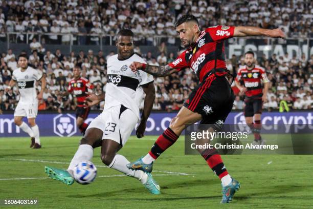 Giorgian De Arrascaeta of Flamengo challenges for the ball with Jhohan Romaña of Olimpia during a Copa CONMEBOL Libertadores 2023 round of sixteen...
