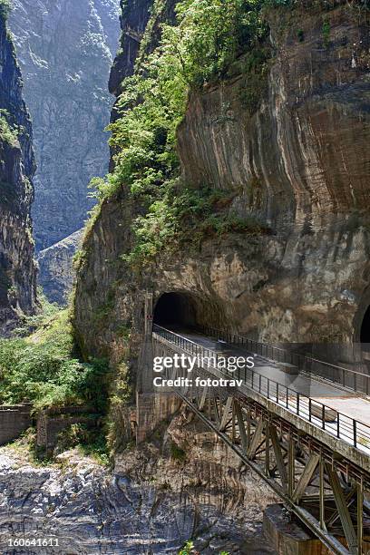 road, bridge and tunnel crossing taroko national park, taiwan gorges - taroko gorge national park stock pictures, royalty-free photos & images