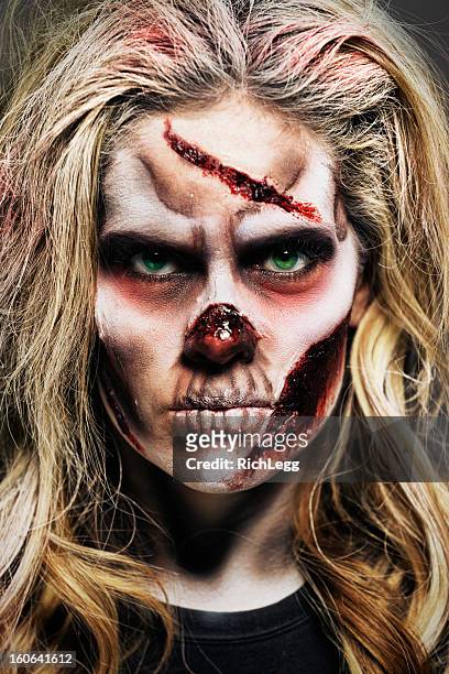  fotos e imágenes de Halloween Zombie Makeup - Getty Images