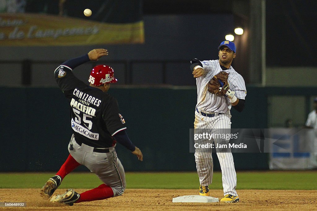 Mexico v Dominican Republic - Caribbean Series 2013