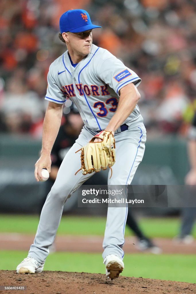 Garret Reed Reed Garrett of the New York Mets pitches during a baseball game ...