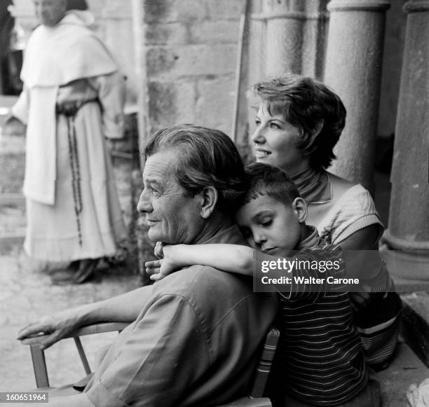 Shooting Of The Film 'les Lettres De Mon Moulin' By Marcel Pagnol. Dans le sud de la France, en Octobre 1954, lors du tournage du film 'Les Lettres...