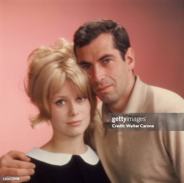 Rendezvous With Catherine Deneuve And Roger Vadim. Portrait en studio de l'actrice Catherine DENEUVE coiffée d'un chignon, la tête blottie au creux...