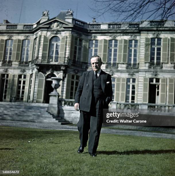 Rendezvous With The Chairman Of The Board Henri Queuille. Paris, mars 1949 : le Président du Conseil Henri QUEILLE à l'Hôtel Matignon : se promenant...