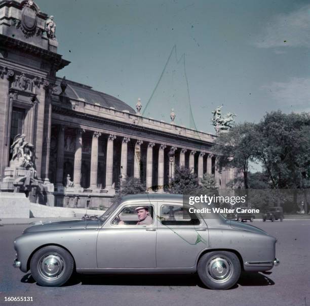 The 38th Motor Show 1951. Paris, Grand Palais- 1951- Lors du 38 ème salon de l'automobile: L'ALFA ROMEO 1990, ultra moderne en dépit du chiffre qui...