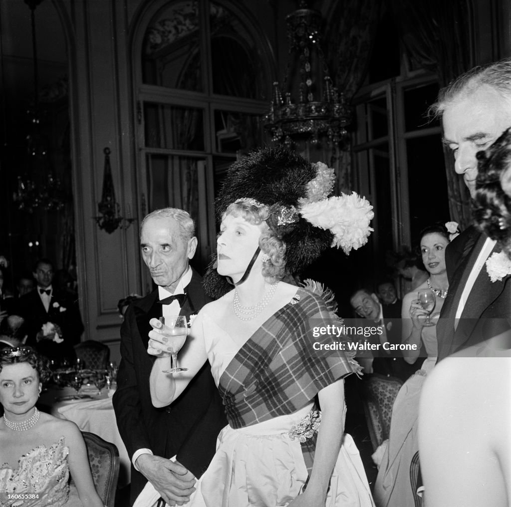 Elsa Maxwell Evening In Paris At The Ritz. Paris - juillet 1950 ...