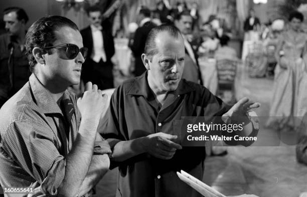 Shooting Of The Film 'la Belle Otero' By Richard Pottier. En France, en 1954, sur le tournage du film 'La belle Otero', une personne non identifiée...
