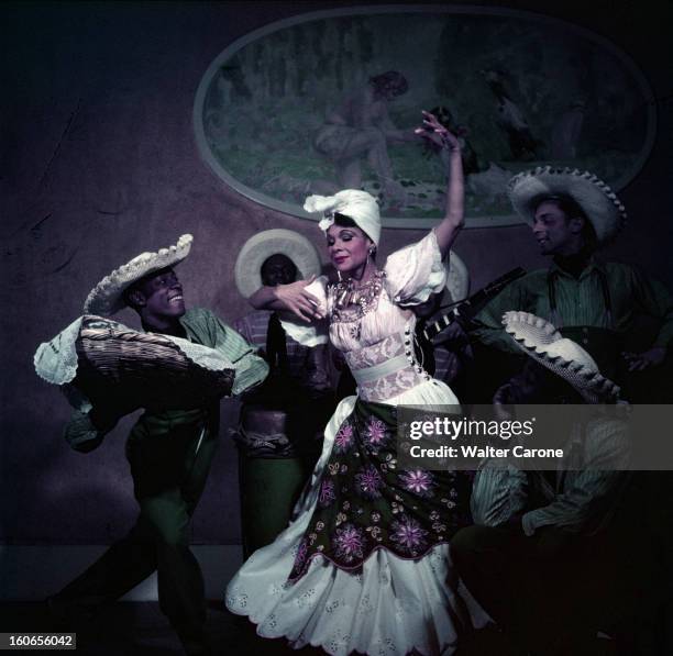 African-American dancer and choreographer, Katherine Dunham , performing in 'Tropical Revue', at the Théâtre des Champs Elysées, Paris, 1953. Au...