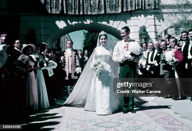 Marriage Of Marquis De Villaverde And Carmen Franco. Madrid - 10 avril 1950 - Entourés des invités à leur mariage à la chapelle d'El Pardo, Cristobal...