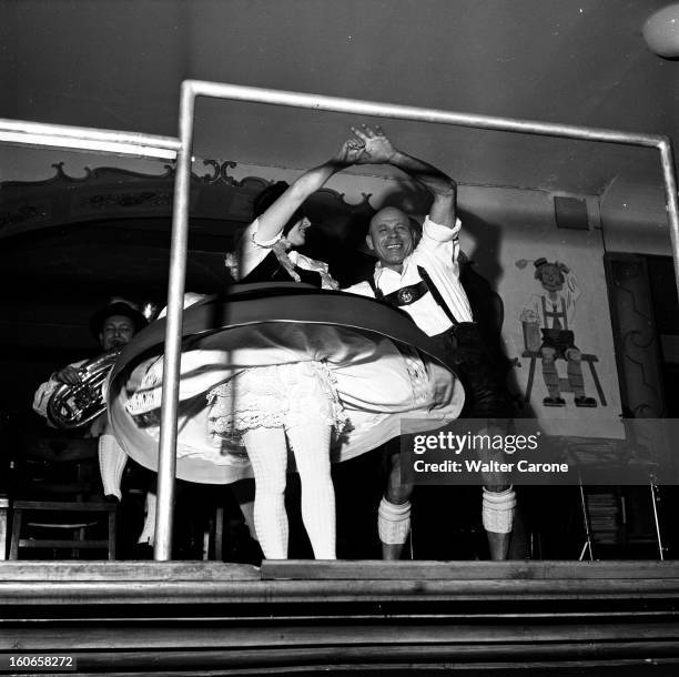 The Valley Of The Saar In Germany. En novembre 1952, le quotidien dans la vallée de la Sarre en Allemagne, à l'occasion d'un referendum sur son...