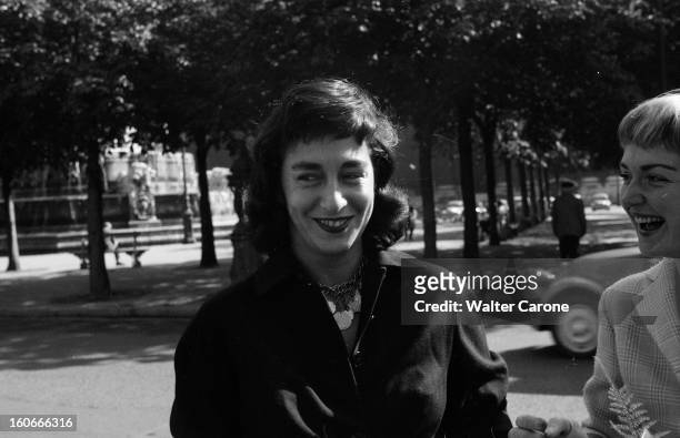 Dolores Ruspoli. 10 octobre 1956- Portrait de Dolorès RUSPOLI au mariage de Claude RABBANIT. Gros plan sur son visage.