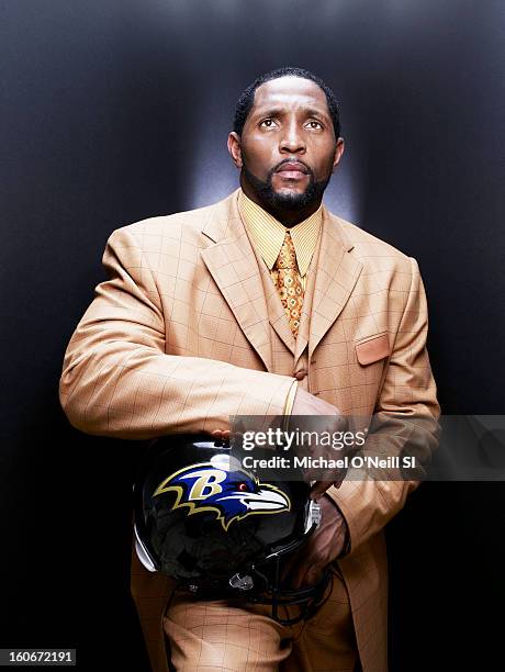 Linebacker Ray Lewis is photographed for Sports Illustrated on October 20, 2006 in Boca Raton, Florida. PUBLISHED IMAGE. CREDIT MUST READ: Michael...