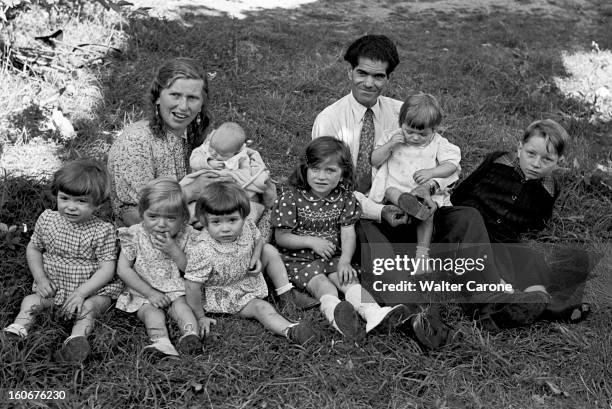 The Quadruplet Of Saint-cloud. En France, à Saint-Cloud, en aout 1950, lors d'un reportage sur des bébés quadruplés, Jacqueline, Robert, Renée et...