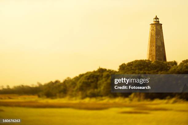 lighthouse on bald head island, north carolina - north carolina lighthouse stockfoto's en -beelden