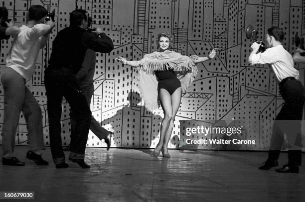 The Ballet 'cine-bijou' By Roland Petit With Colette Marchand. En France, à Paris, au Théâtre de l'Empire, lors du ballet 'Ciné-Bijou' de Roland...