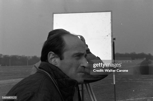 Shooting Of The Film 'surface Perdue' By Dolores Grassian. En France, le 11 novembre 1965, lors du tournage du film 'Surface Perdue' de Dolorès...