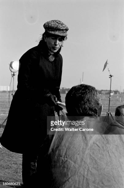 Shooting Of The Film 'surface Perdue' By Dolores Grassian. En France, le 11 novembre 1965, lors du tournage du film 'Surface Perdue' de Dolorès...
