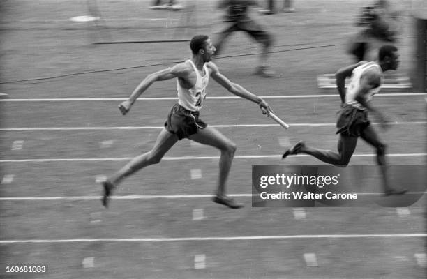 Summer Olympics 1952 Helsinki. En Finlande, à Helsinki, en juillet 1952, lors des Jeux Olympiques d'été, lors de de la course de relais 4*400m,...