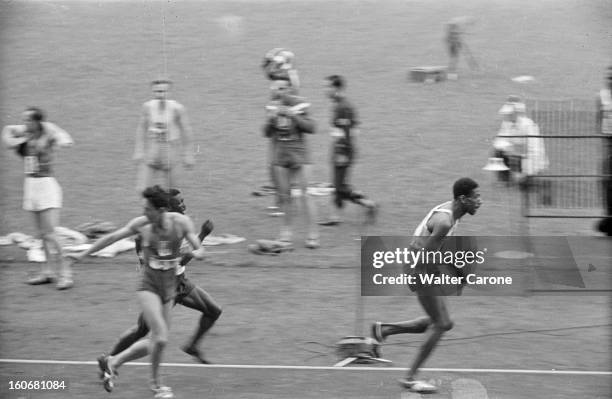 Summer Olympics 1952 Helsinki. En Finlande, à Helsinki, en juillet 1952, lors des Jeux Olympiques d'été, lors de de la course de relais 4*400m,...