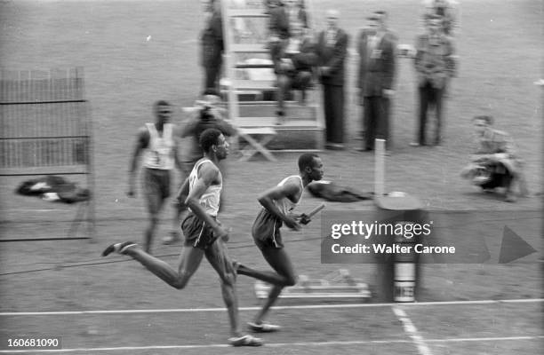 Summer Olympics 1952 Helsinki. En Finlande, à Helsinki, en juillet 1952, lors des Jeux Olympiques d'été, lors de de la course de relais 4*400m,...
