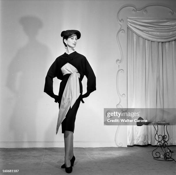 Spring Summer 1952 Fashion Presentation. Paris- Février 1952- La collection Printemps Eté 1952 par les grands couturiers: le mannequin BETTINA, muse...