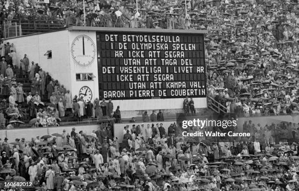 Summer Olympics 1952 Helsinki. En Finlande, à Helsinki, en juillet 1952, lors des Jeux Olympiques d'été, lors de la cérémonie d'ouverture des JO, le...