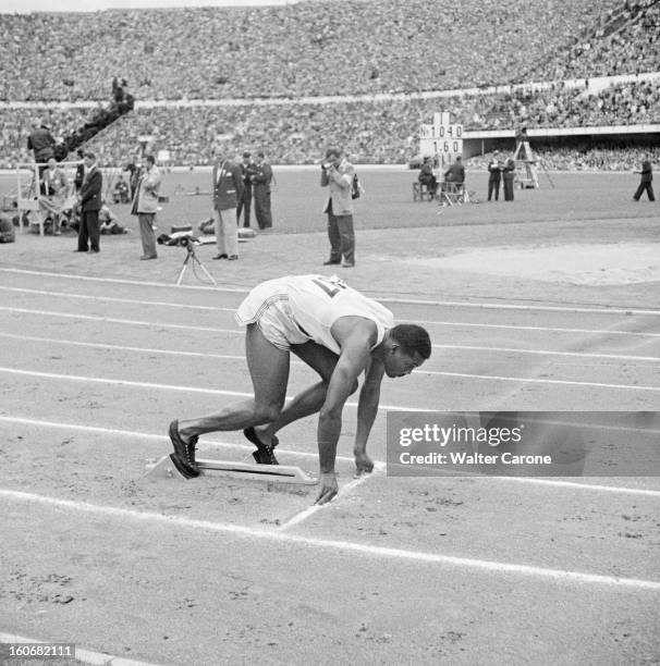 Summer Olympics 1952 Helsinki. En Finlande, à Helsinki, en juillet 1952, lors des Jeux Olympiques d'été, au départ de la course de relais 4*100m,...