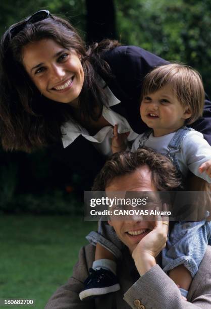 Rendezvous With Stéphane Freiss And His Wife Ursula. 16 mai 1997- Portrait de Stéphane FREISS avec sa femme Ursula chez eux et leur fille Camille.