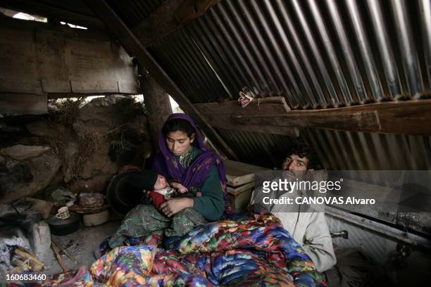 Kashmir Three Months After The Earthquake. Trois mois après le tremblement de terre, les villages dévastés des vallées perdues du Cachemire survivent...