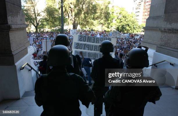 Argentina Or The Lost Paradise After Economic Collapse And The Bankruptcy Of The Country. L'Argentine après l'effondrement économique et la faillite...