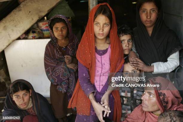 Victims Of The Earthquake In Pakistan. Quatre semaines après le tremblement de terre qui a ravagé le Cachemire, des villages coupés de tout ont enfin...