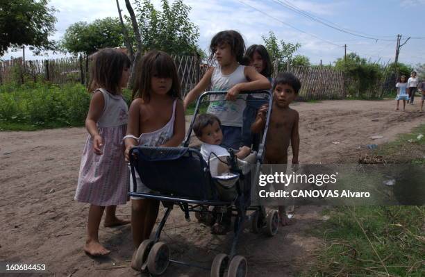 Poverty And Malnutrition In Argentina After The Country Economic Collapse. La pauvreté et la malnutrition en Argentine après l'effondrement...