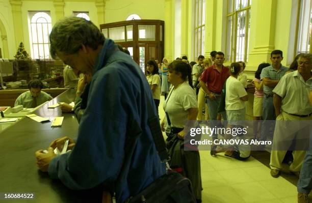 Argentina Or The Lost Paradise After Economic Collapse And The Bankruptcy Of The Country. L'Argentine après l'effondrement économique et la faillite...