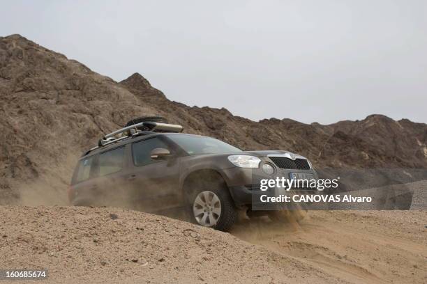 With Paul And Luana Belmondo In Namibia. Paul BELMONDO et son épouse Luana à la découverte de la Namibie à bord du SUV Skoda Yeti 2.0 TDI 4 x4 : le...