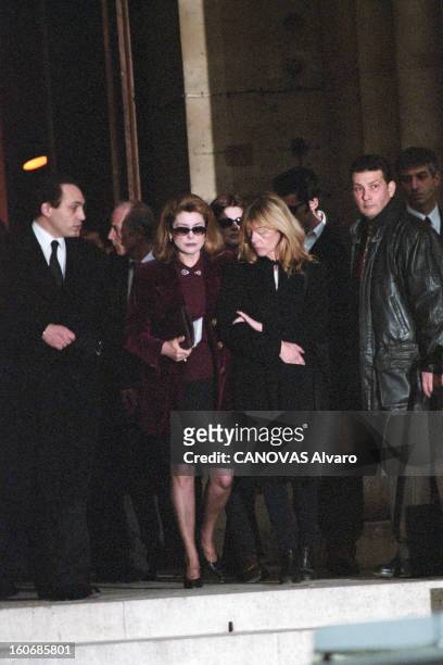 The Funeral Of Marcello Mastroianni. Paris - 20 décembre 1996 - A l'occasion des obsèques de Marcello MASTROIANNI, lors de l'hommage rendu à l'acteur...