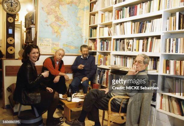 Vasily ALEXAKIS between Clio and MAVROEIDAKOS Yannis, Kostas and AXELOS sitting around mezedes in the library Desmos Greek Street Vandamme PARIS.
