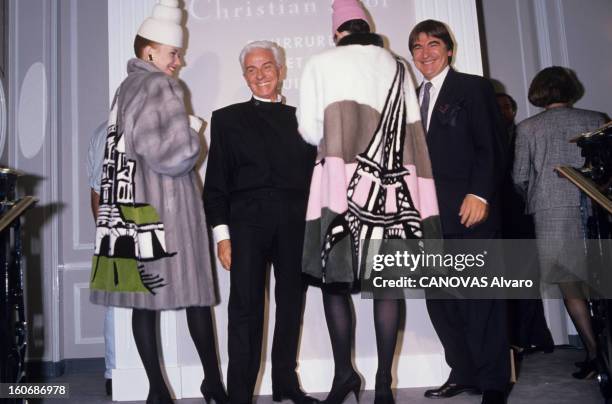 Presentation Of Fur At Christian Dior. Paris- Octobre 1988- Présentation des fourrures chez Christian DIOR: Frédéric CASTET avec ses mannequins et...