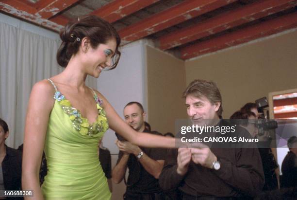 Collections Spring Summer Couture 2000 Of Emanuel Ungaro. Paris, 17 janvier 2000, les coulisses des collections haute-couture Printemps Eté 2000...