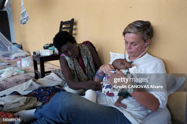 The Aids Epidemic In West Africa. Le Centre de l'Espoir fondé par Lotti LATROUS, dans le bidonville d'ADJOUFFOU aux portes d'Abidjan, en...