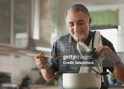 Vieil homme Cuisiner Vieil homme Cuisiner