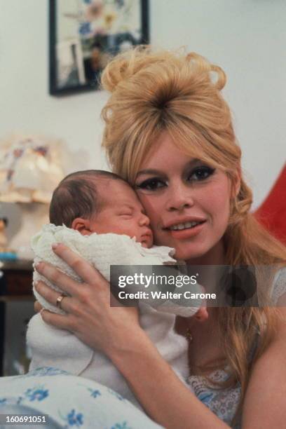 Brigitte Bardot Presents His Son Nicolas Charrier. Brigitte BARDOT chez elle, dans l'appartement du 7e étage du 71 de l'avenue Paul-Doumer, à Paris,...