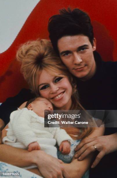 Brigitte Bardot Presents His Son Nicolas Charrier. Brigitte BARDOT et Jacques CHARRIER chez eux, dans l'appartement du 7e étage, au 71 de l'avenue...