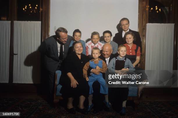 Nikita Khrushchev With His Wife Nina And Family. URSS, Ouspenskoie- septembre 1959- Monsieur KHROUCHTCHEV pose en famille dans sa datcha: Nikita et...