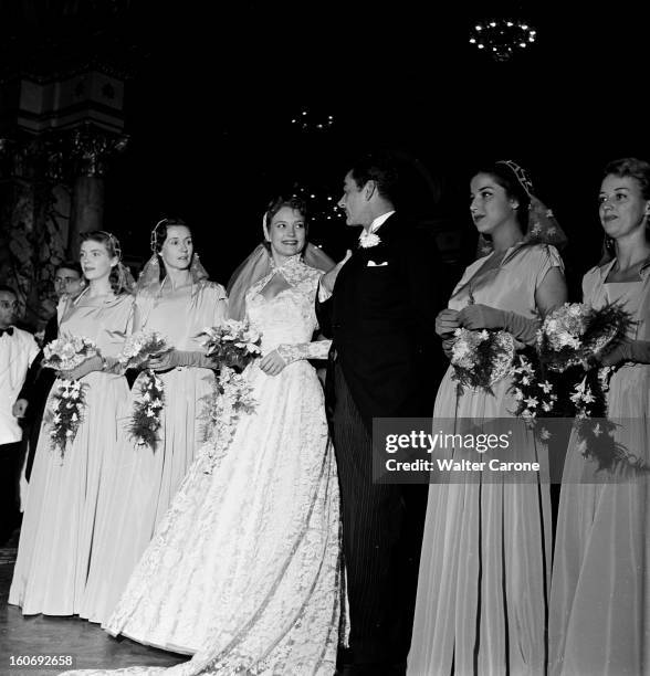 Errol Flynn Marriage With Patricia Wymore. Monte-Carlo - 23 octobre 1950 - A l'Hôtel de Paris, à l'occasion de leur mariage, Errol FLYNN et son...