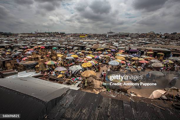 kejetia market, kumasi - ghana ashanti stock pictures, royalty-free photos & images