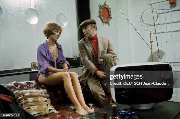 Close-up Of Marlene Jobert. En mars 1968, sur le tournage, dans le décor du film 'Faut pas prendre les enfants du Bon Dieu pour des canards sauvages'...