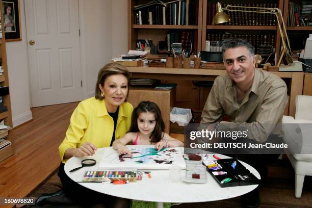 Rendezvous With Farah Diba And Reza Pahlavi In United States. La famille impériale d'Iran en exil aux Etats-Unis. Dans la maison de l'impératrice...