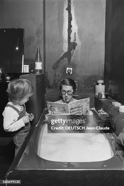 Rendezvous With Jacques Dutronc And Family. Rendez-vous avec Jacques DUTRONC dans sa maison du XIVème arrondissement à Paris : dans la salle de...