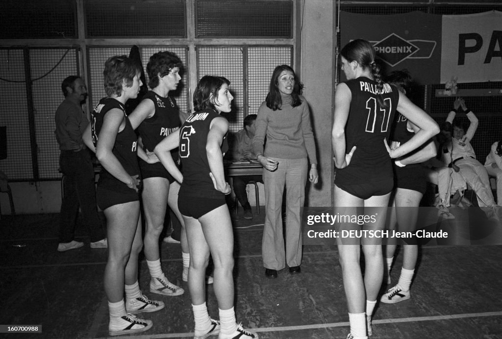 The Women's Basketball Team Of Clermont University Club