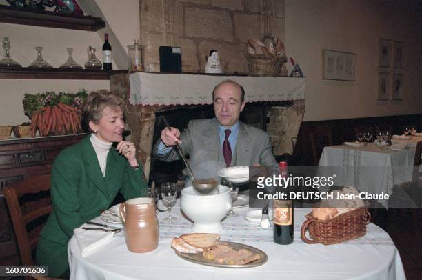 Rendezvous With Alain Juppe And His Wife Isabelle. 16 décembre 1996, le Premier Ministre Alain JUPPE et son épouse Isabelle à Bordeaux. Le couple...